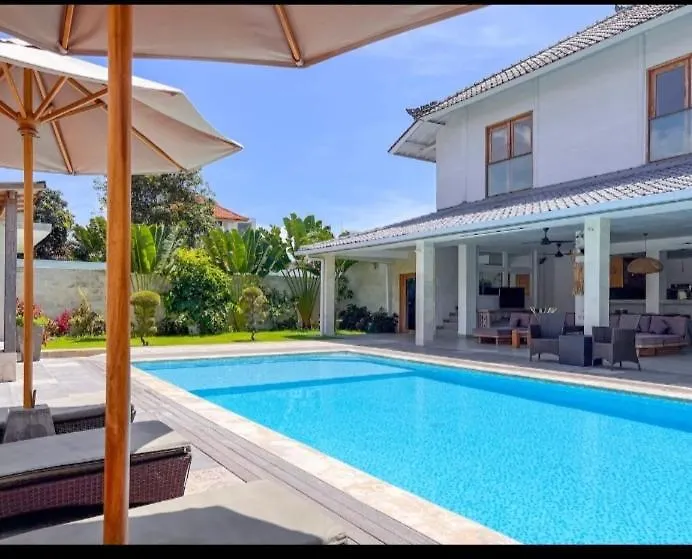 De La Villa تْشانغو 0*,